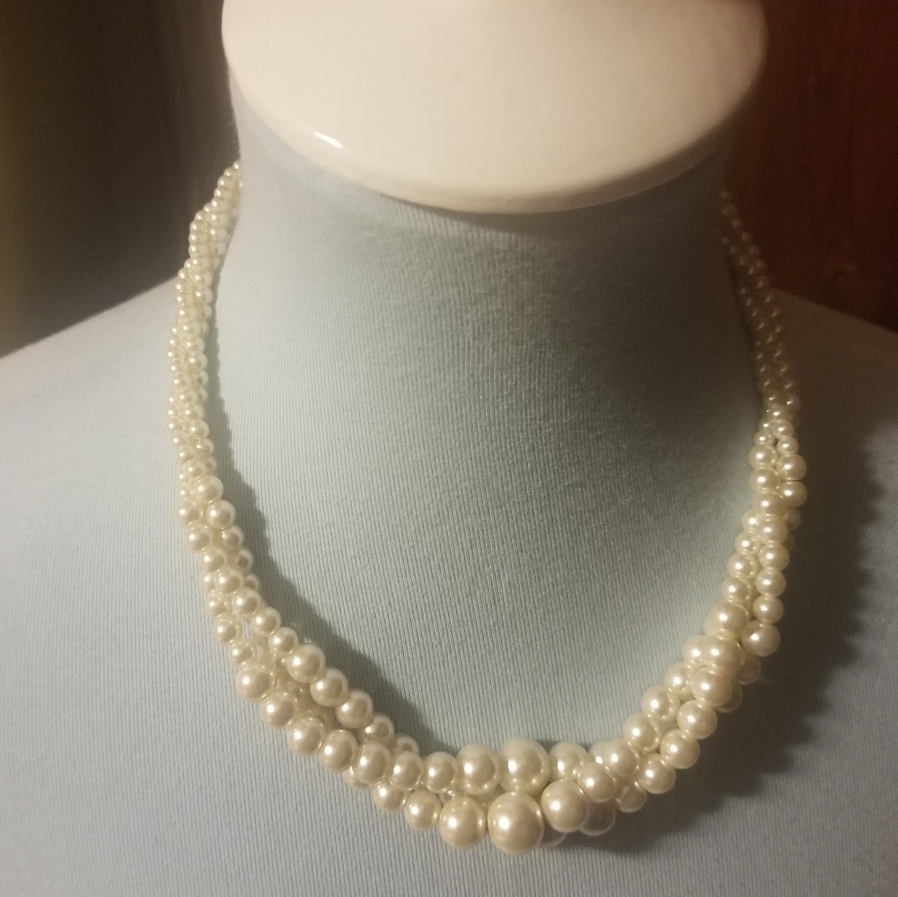 Faux pearl (beaded) twisted necklace
